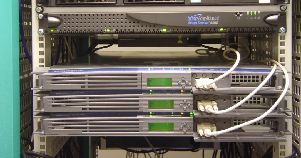 odabrati hosting, web hosting, hosting za sajt, hosting karakteristike, najbolji hosting, shared hosting, VPS hosting, cloud hosting, dedicated server, WordPress hosting